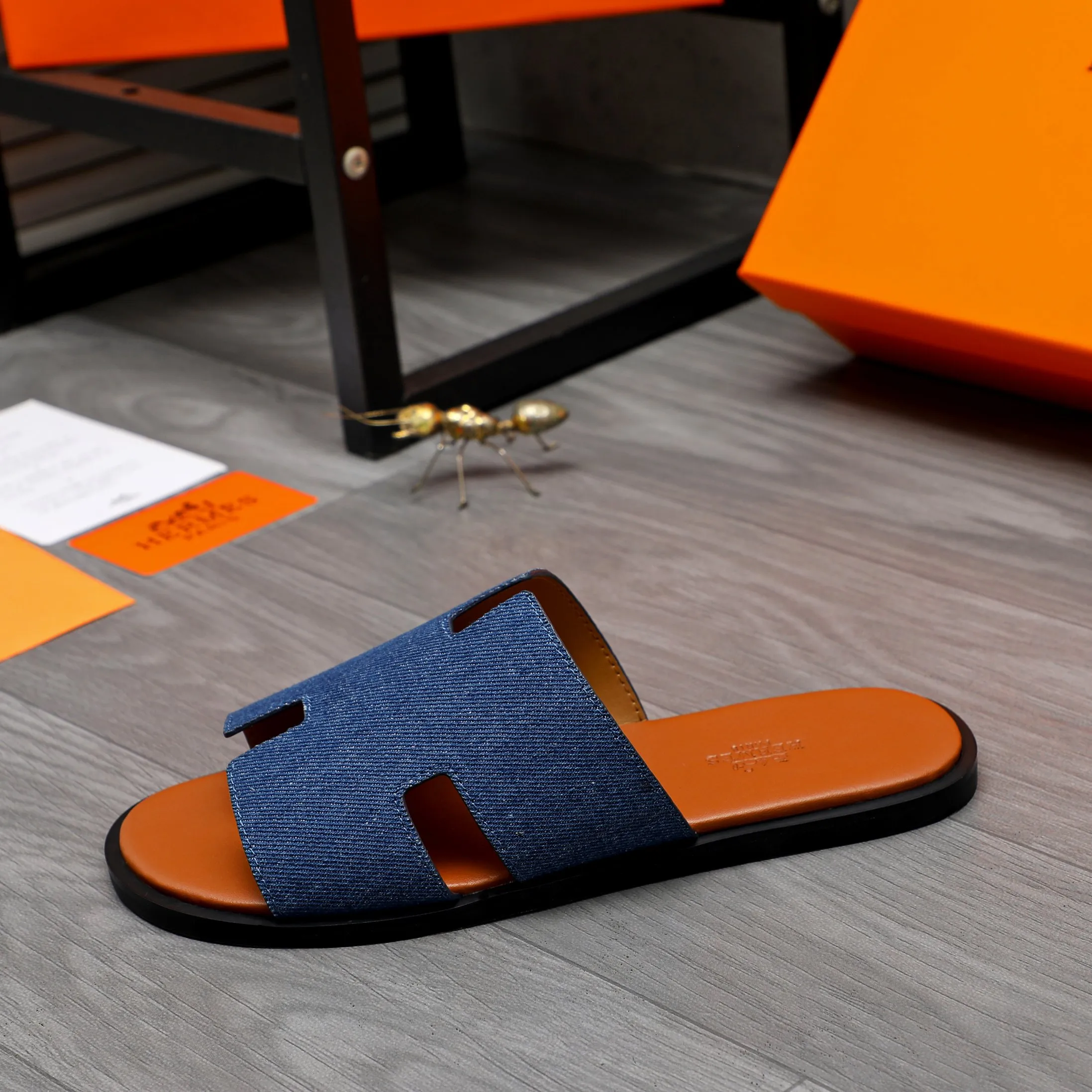 Men's shoes 💰280 Product trademark: Hermes "Hermes" slippers True size: 38-46 Product material: Denim breathable upper, microfiber lining, original outsole